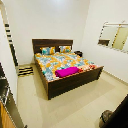 Vrindāvan Nirupam Sadan Homestay מראה חיצוני תמונה