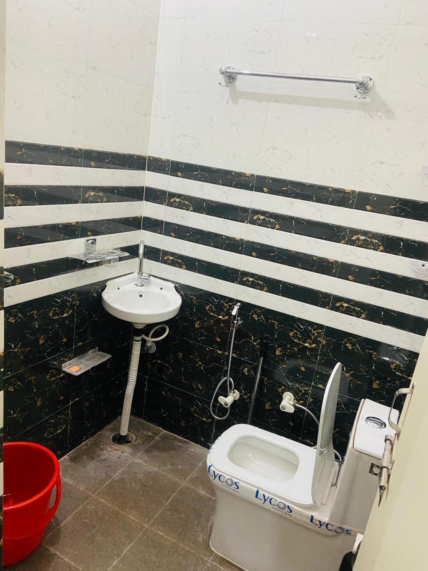 Vrindāvan Nirupam Sadan Homestay מראה חיצוני תמונה