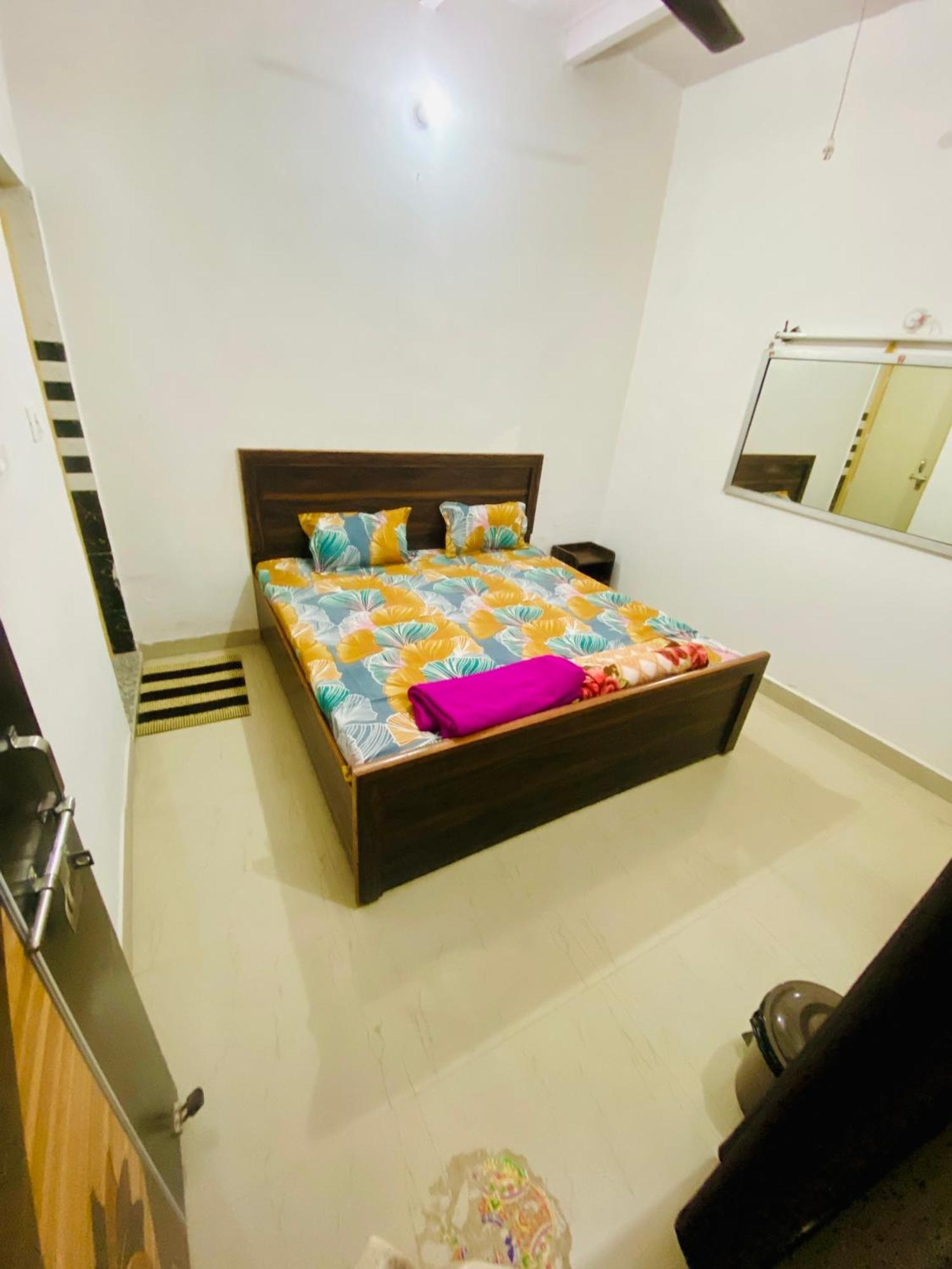 Vrindāvan Nirupam Sadan Homestay מראה חיצוני תמונה
