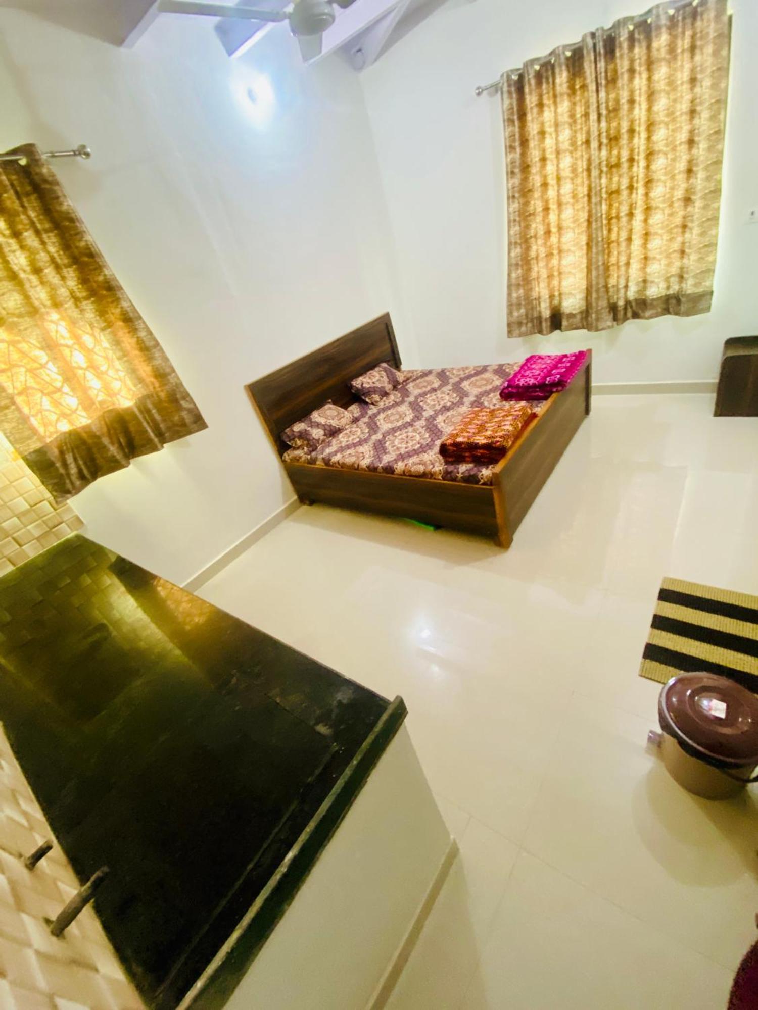Vrindāvan Nirupam Sadan Homestay מראה חיצוני תמונה