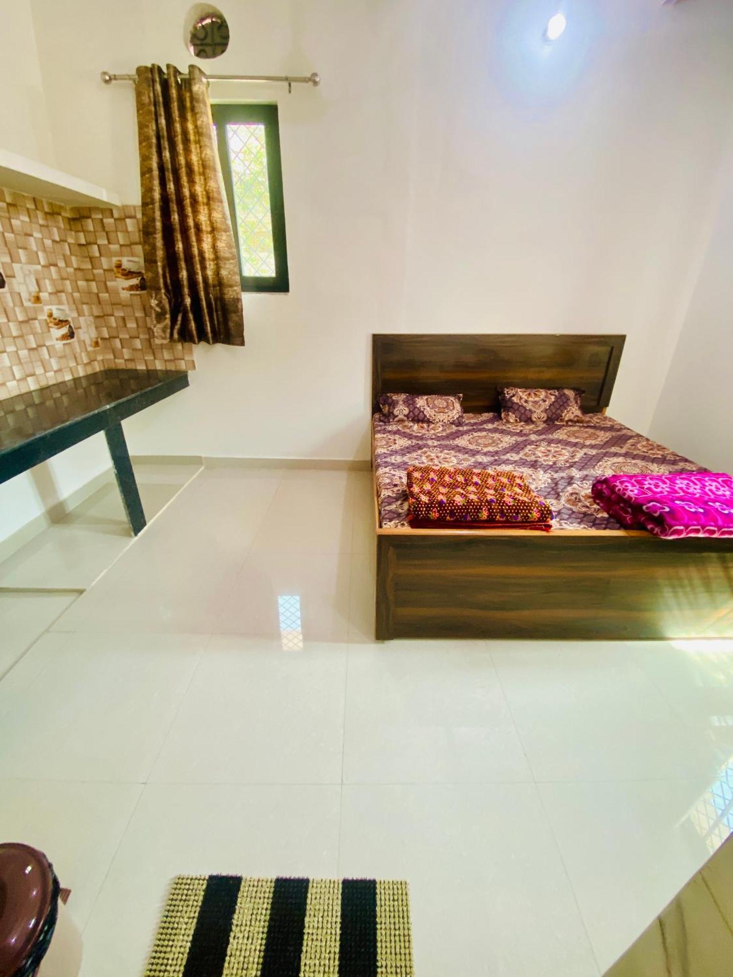 Vrindāvan Nirupam Sadan Homestay מראה חיצוני תמונה